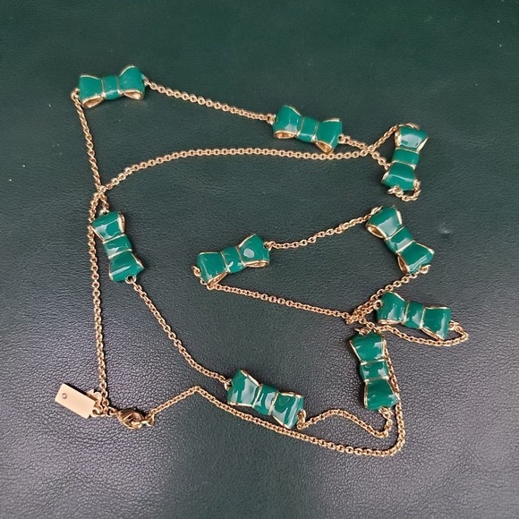 Kate Spade Take A Bow Long Necklace Gold Plate with Green Enamel Bows Signed - Picture 5 of 6